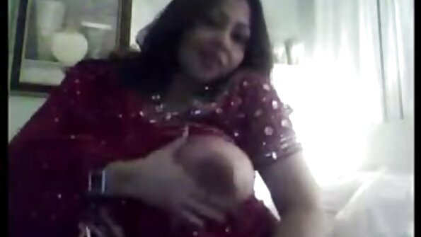 小さなおっぱいを持つスリムなベイビーは、大きなコックに座っています オナニー 動画 女性