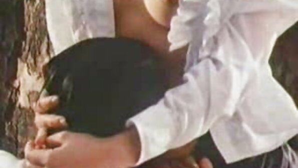 厄介な盗賊のベイビーは大きな黒いペニスで穴をあけられたニャンニャンを持っています 女性 動画 オナニー